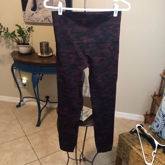 Spanx Look at Me Now Seamless Leggings #FL3515 - Camo - XL - Picture 2 of 5
